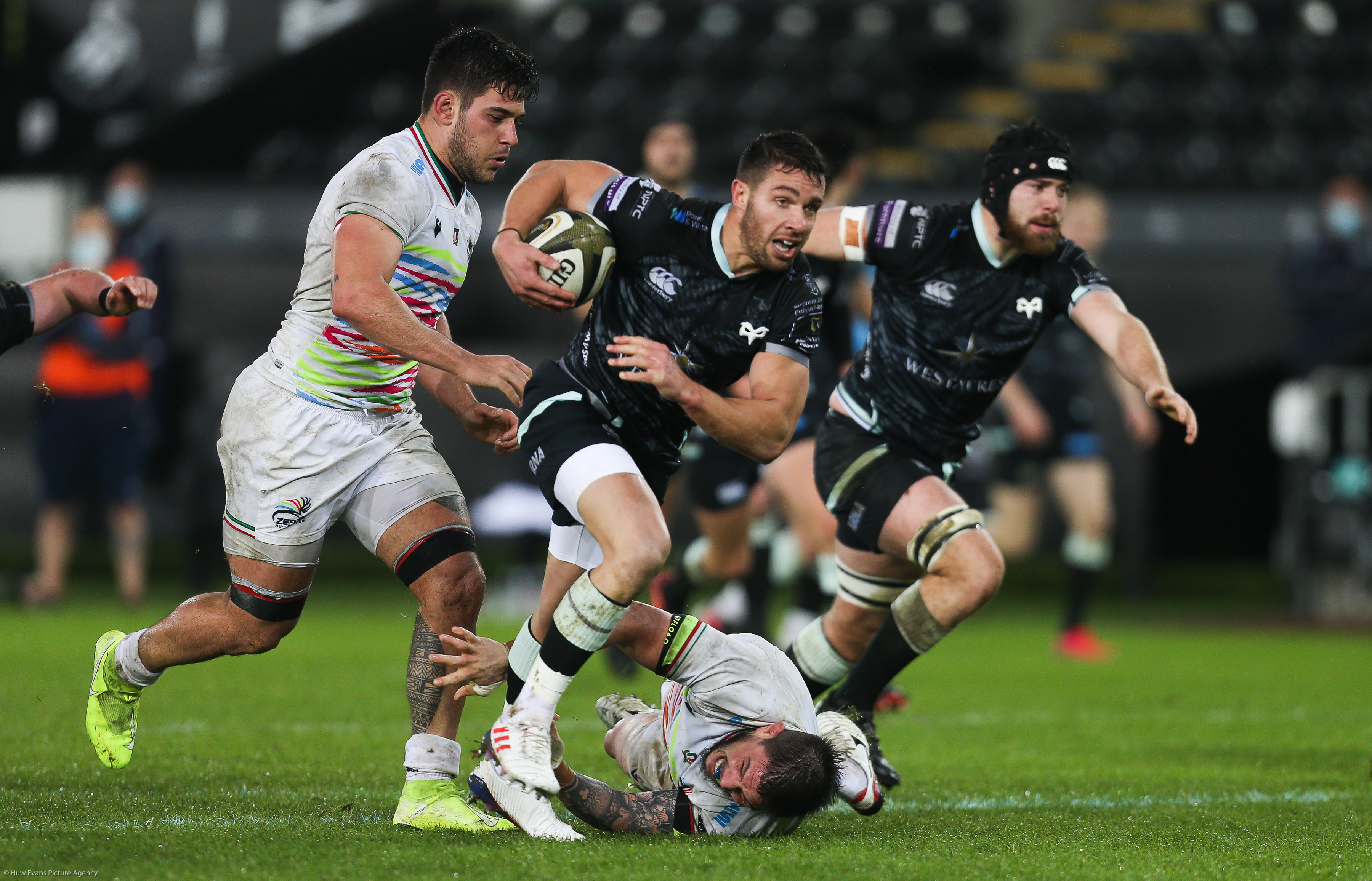 Rhys Webb v Zebre