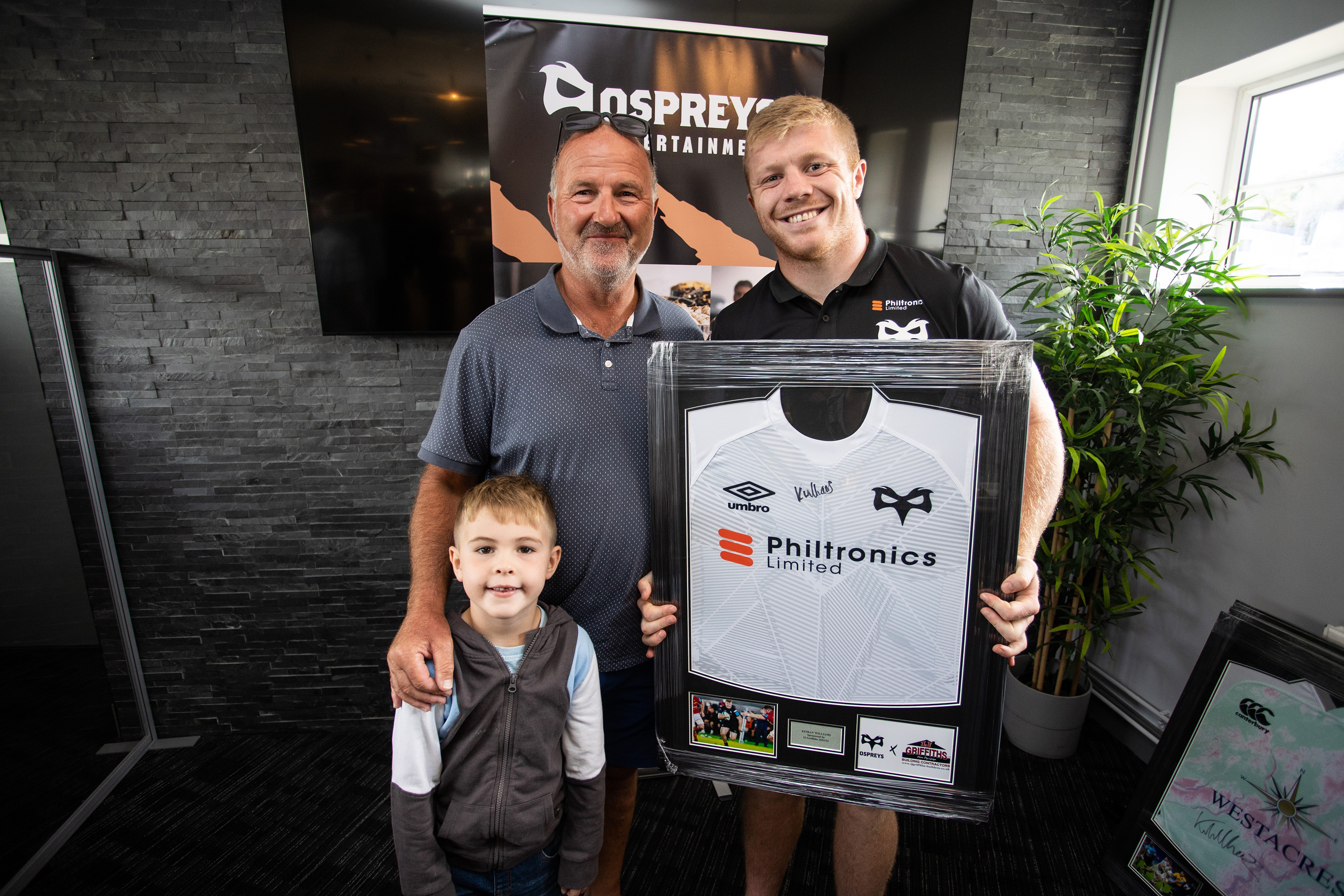 Keiran Williams presents his sponsor Ieuan Griffiths with a signed jersey