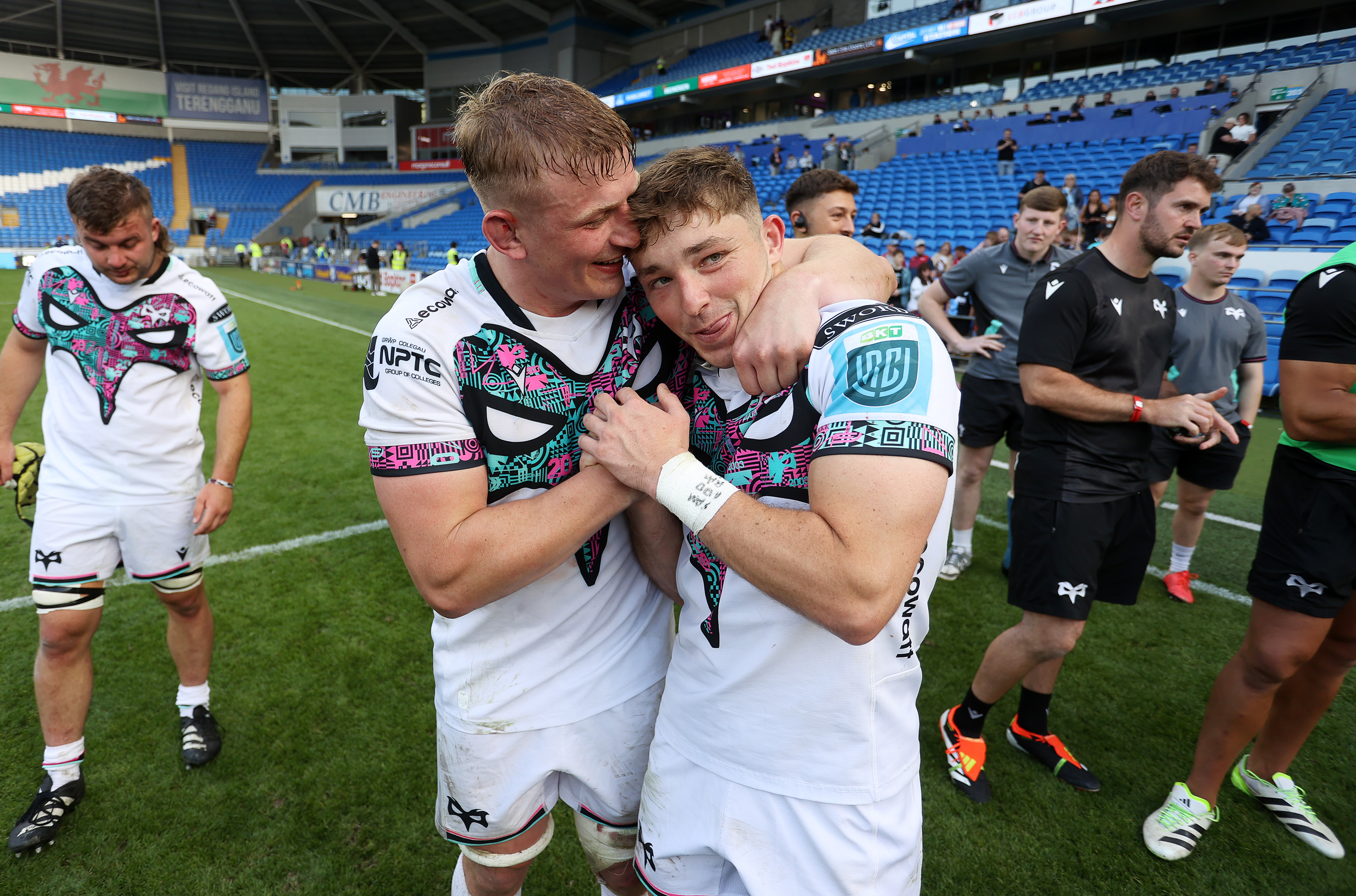 Ospreys bag bonus point win to secure URC knockout place | Ospreys