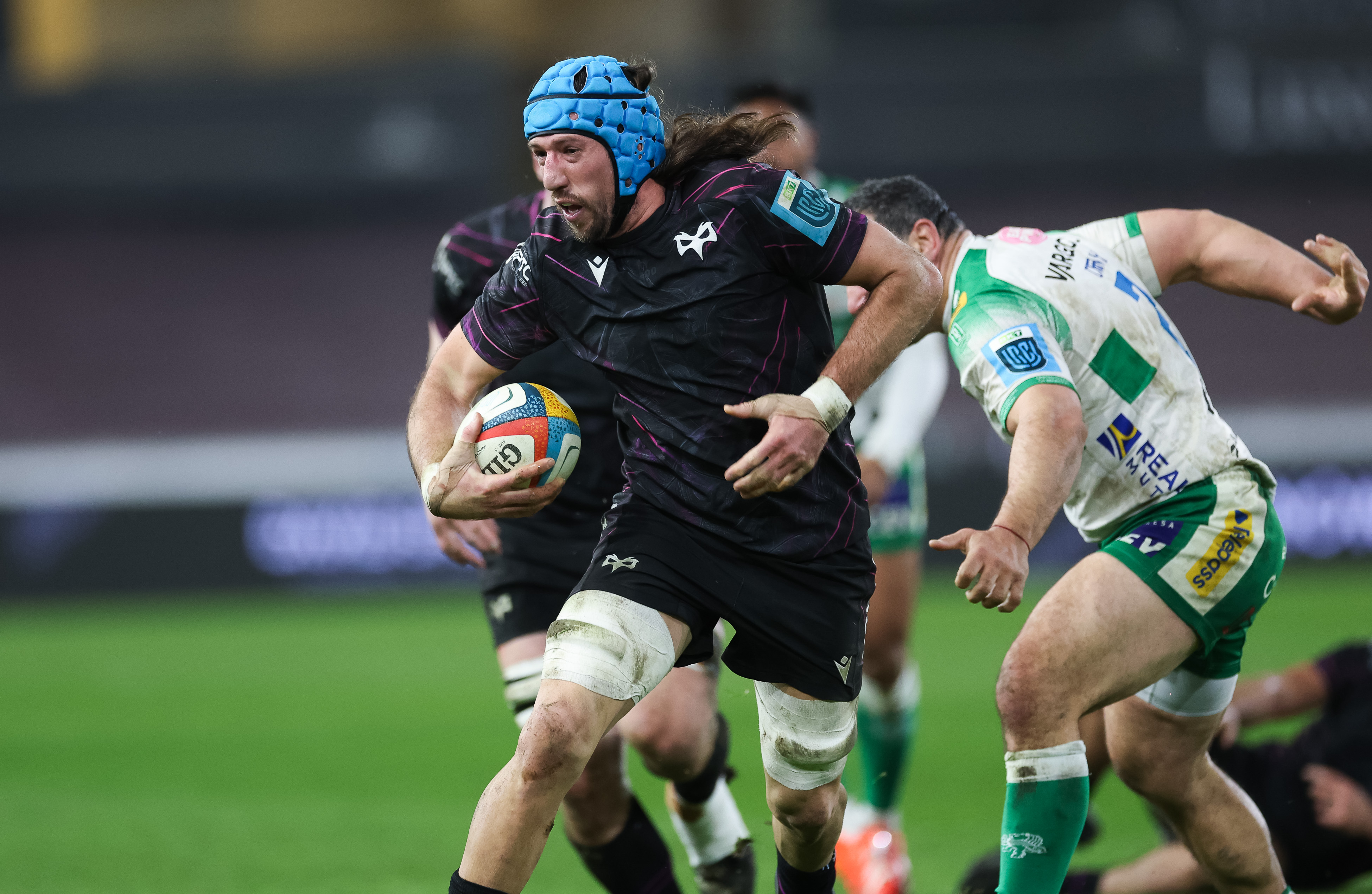 Justin Tipuric beats Argentine legend Augustin Creevy