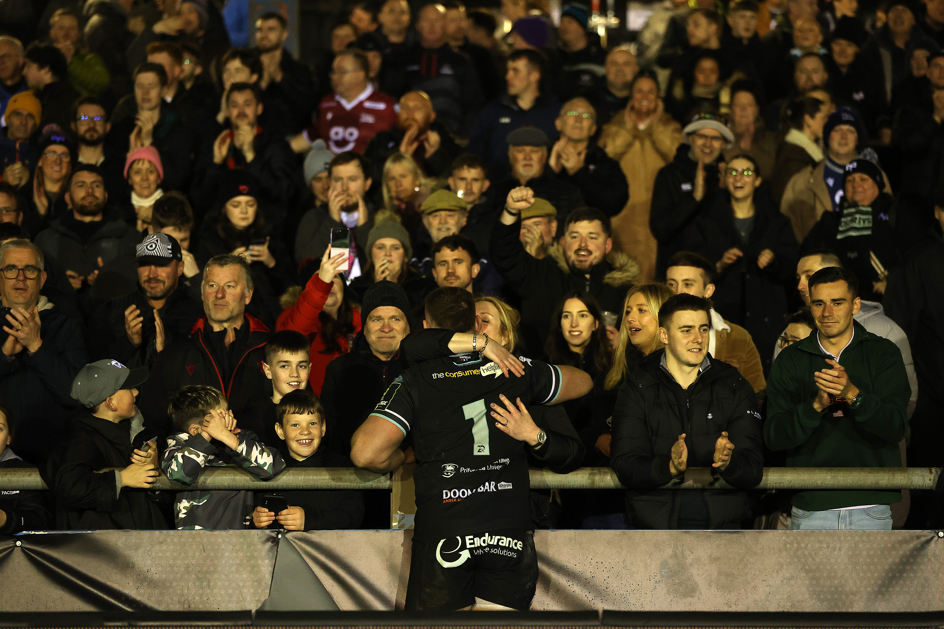 Gareth Thomas Embraces supporters