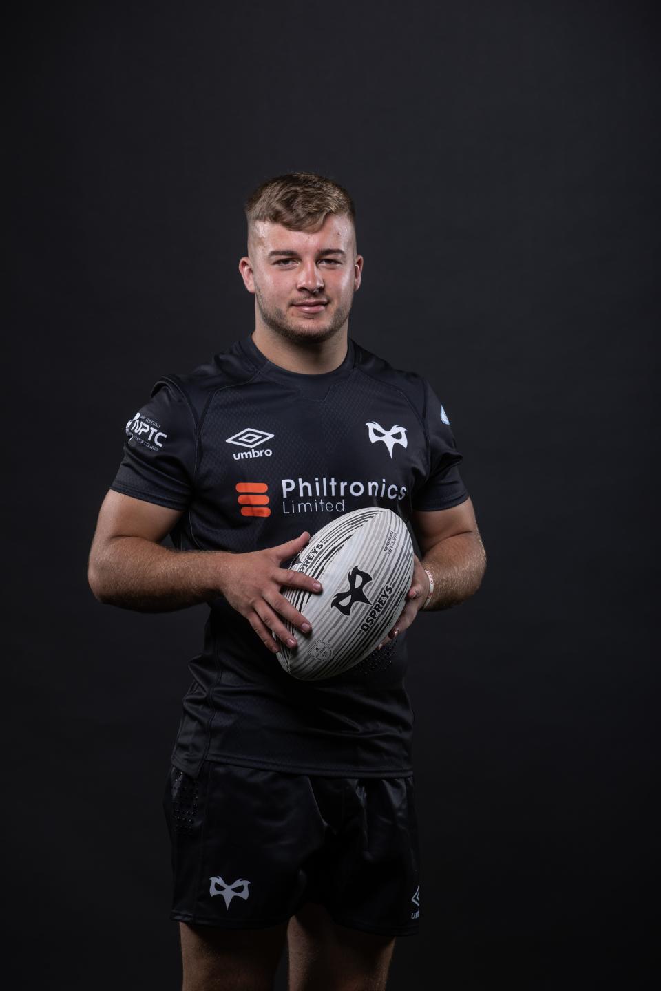 Harri Deaves Headshot