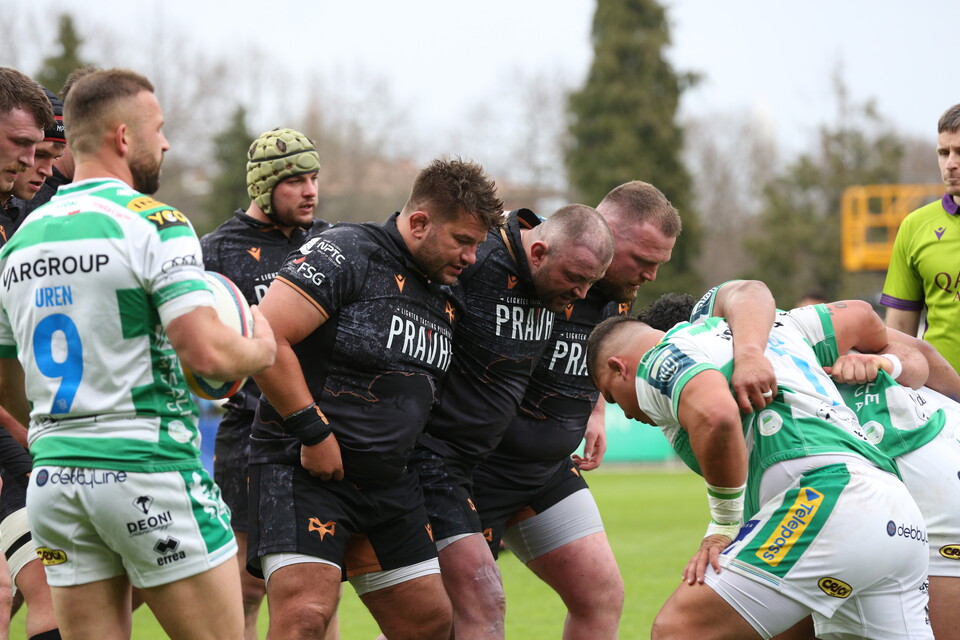 Ospreys pack put in a strong showing against Benetton