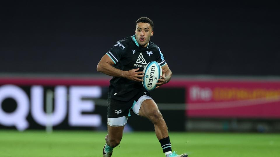 Keelan Giles scores against Munster