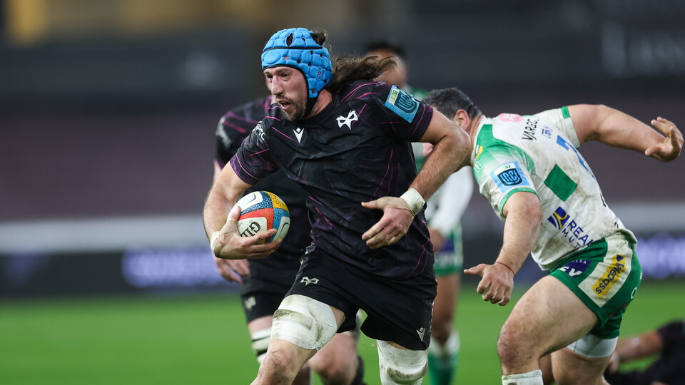 Justin Tipuric beats Argentine legend Augustin Creevy