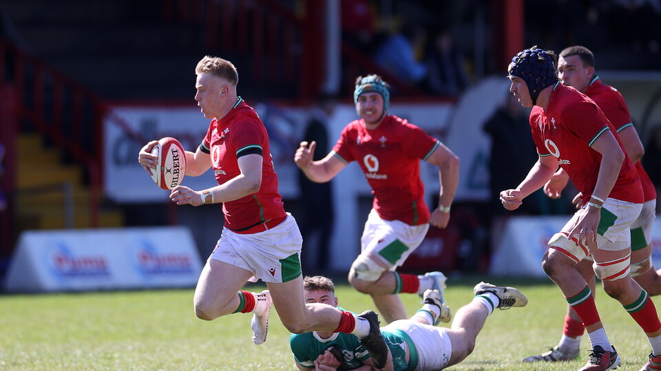 Lewis Edwards makes a break