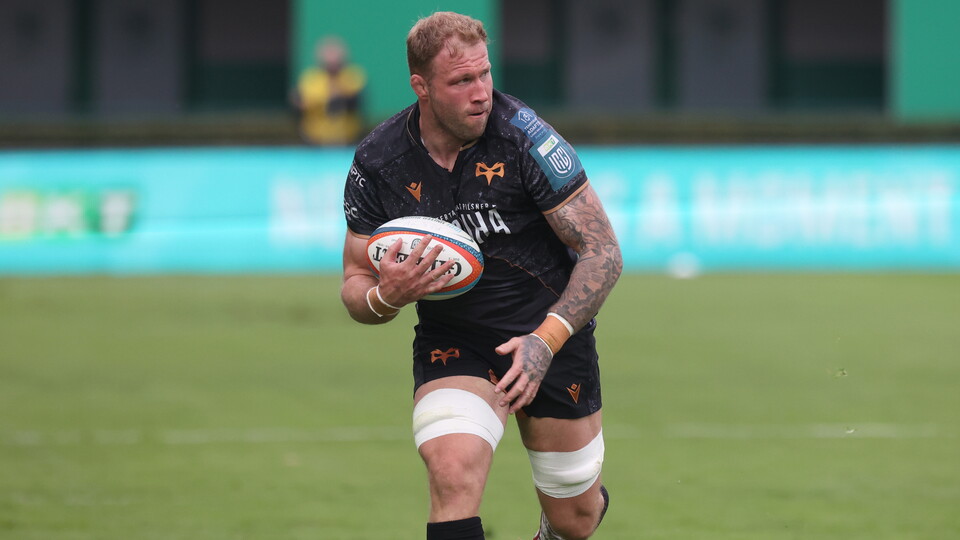 Ross Moriarty carries the ball against Benetton at the Stadio Monigo 