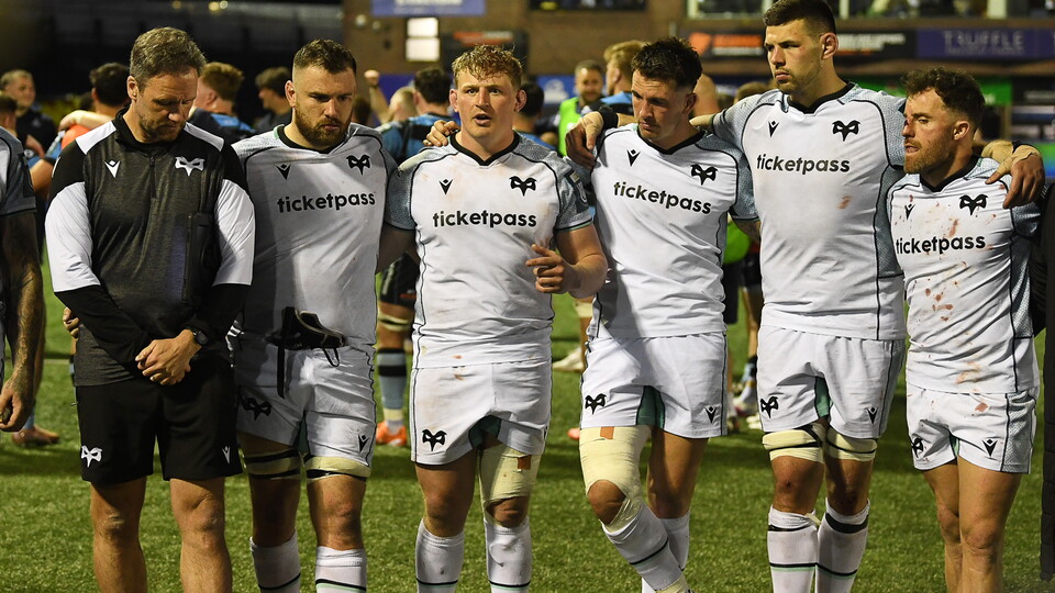 Captain Jac addresses the Ospreys squad at full time at Cardiff Arms Park 