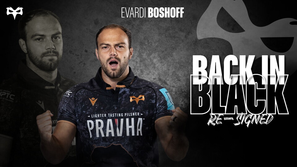 Evardi Boshoff signs a deal to remain at the Ospreys 