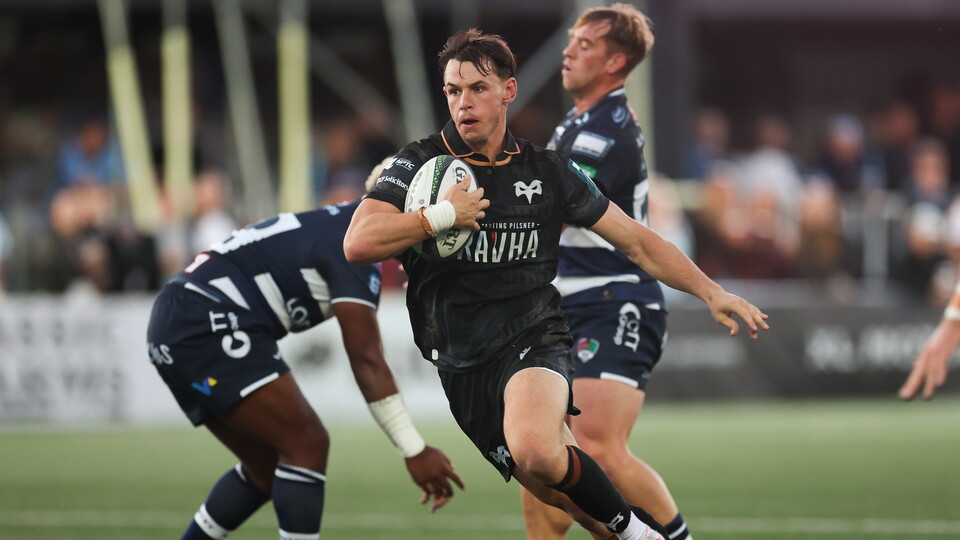 Tom Rogers scores a try