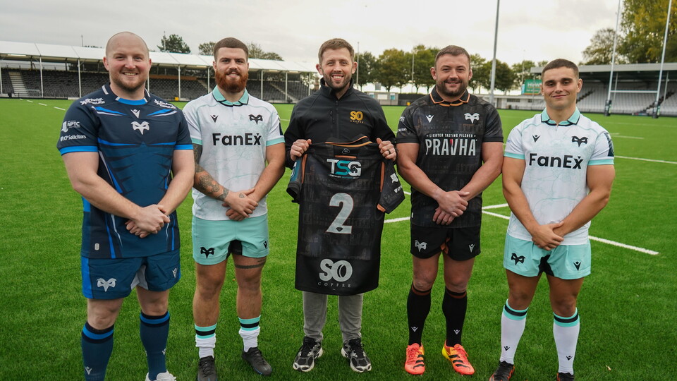 Scott Otten, former Ospreys Hooker and Director of SO Coffee stands with current Ospreys hookers on the pitch at St Helen's