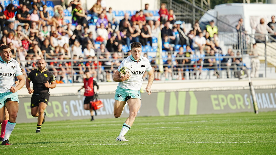 Reuben Morgan-Williams makes a break vs Balck Lion in round one of the EPCR Challenge Cup as Ospreys faced Black Lion in Tbilisi